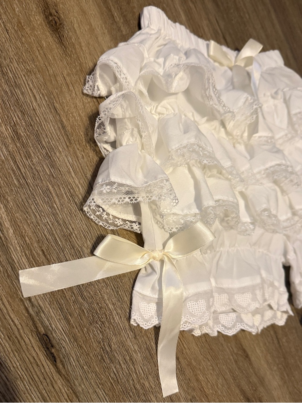 NWOT White Ruffled Lace Bloomers with Satin Ties - Picture 4 of 7